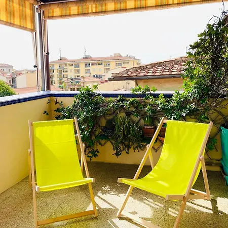 With Panoramic Terrace דירה *